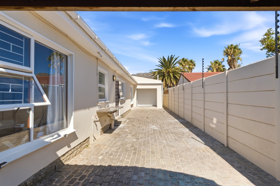4 Bedroom Property for Sale in Bay Park Western Cape